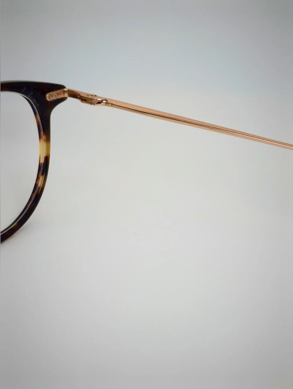 Snap Women's Petite. Tortoiseshell Round Optical Glasses. Good Features.